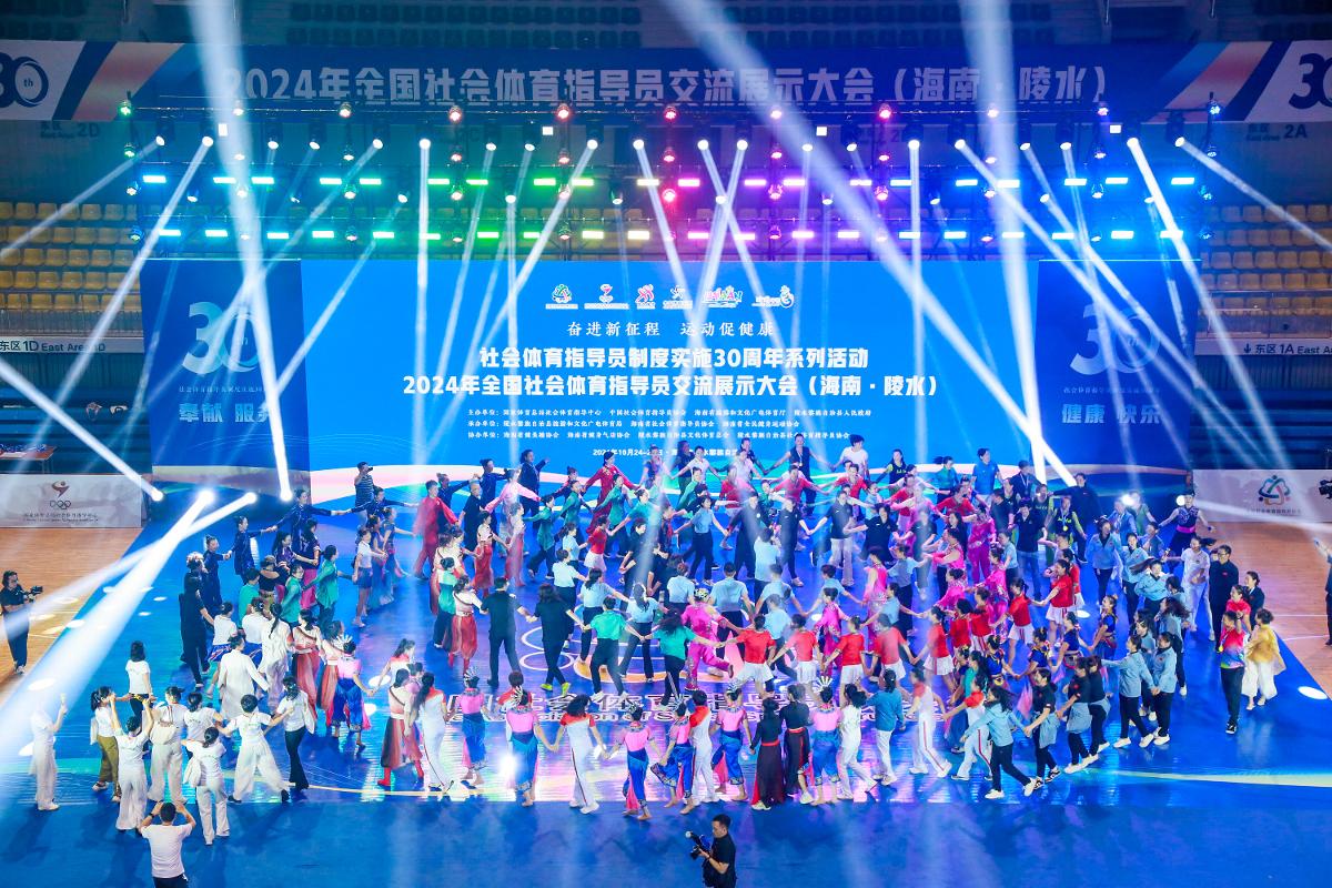 巴萨梅西自由球进球助球队领先